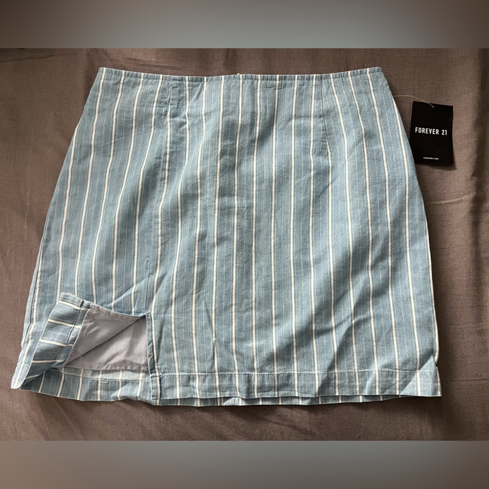 Forever 21:Striped Women's Skirt
Shell:100% Cotton
Lining:81% Poly./19% Cotton